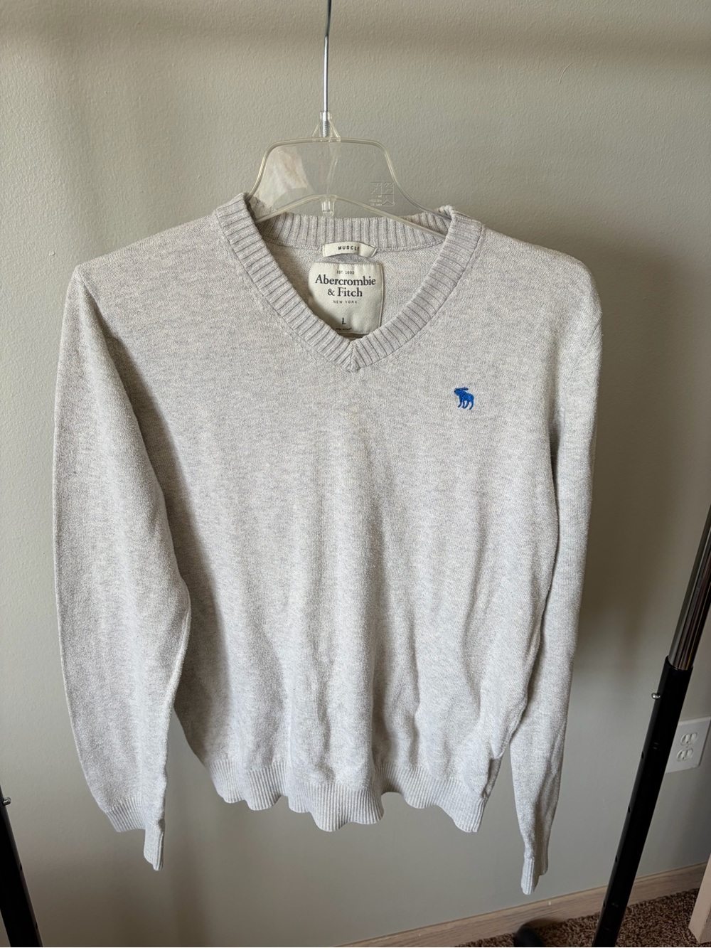 Abercrombie & Fitch Men’s V-Neck Sweater in Light Gray with Blue Logo